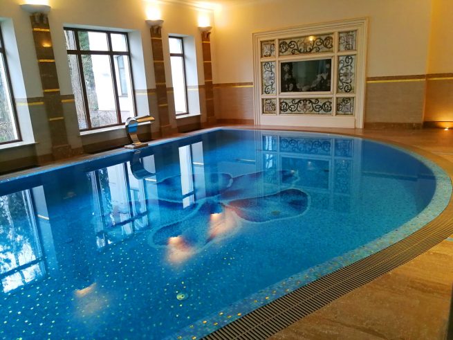 Concrete pool