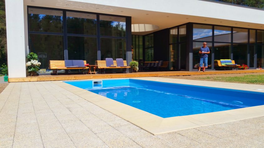 Installation of a swimming pool