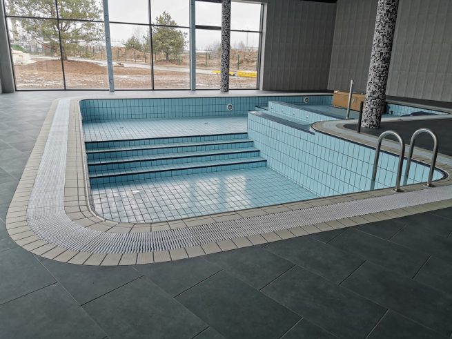 Installation of a swimming pool