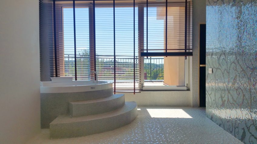 Installation of a turkish bath spa pool