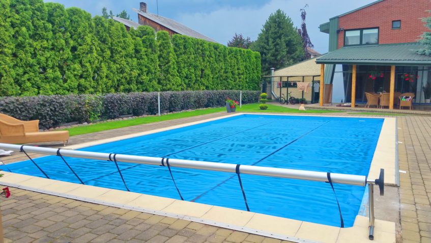 Pools cover installation