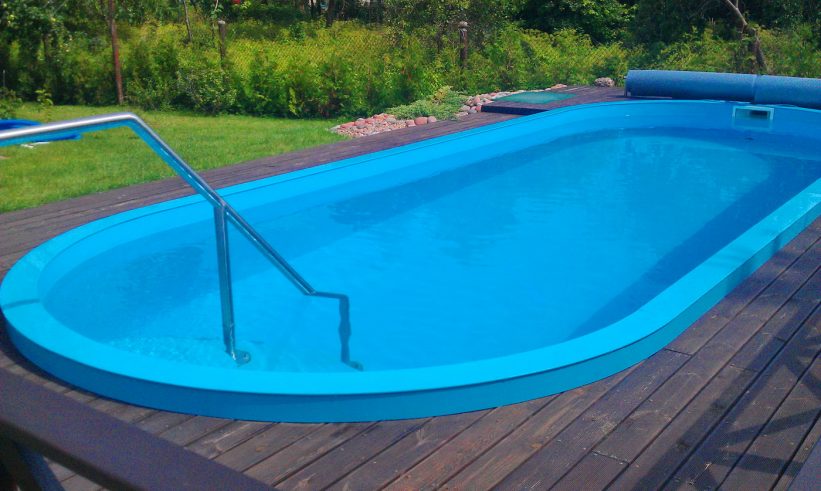 Production and installation of a plastic swimming pool
