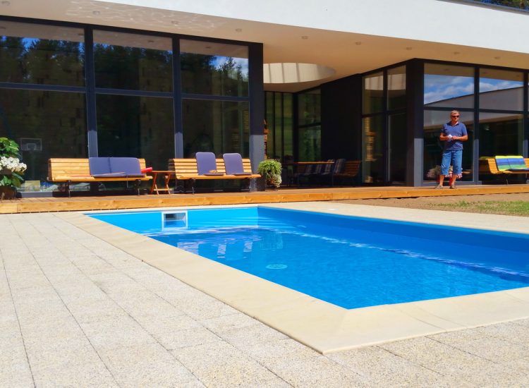 Installation of a swimming pool