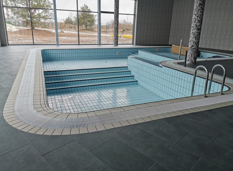 Installation of a swimming pool