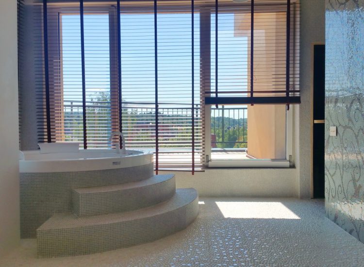 Installation of a turkish bath spa pool
