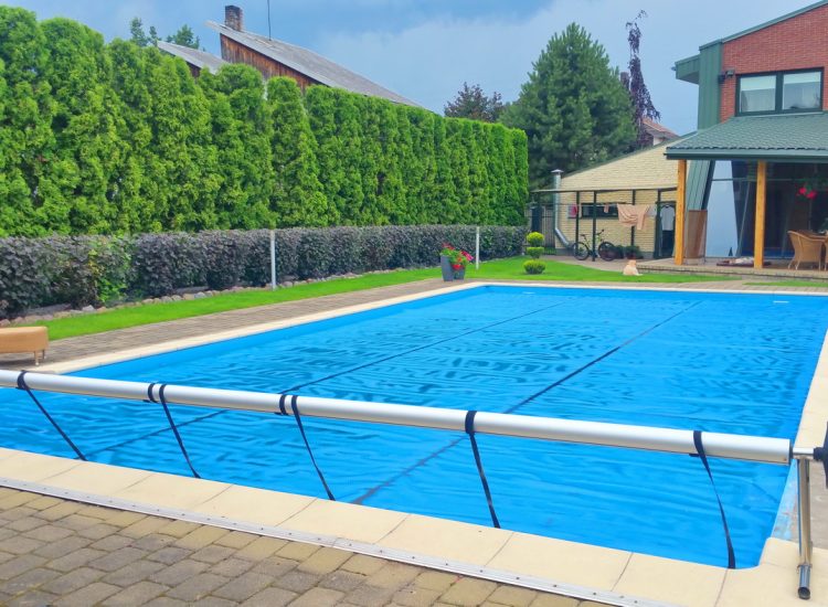 Pools cover installation