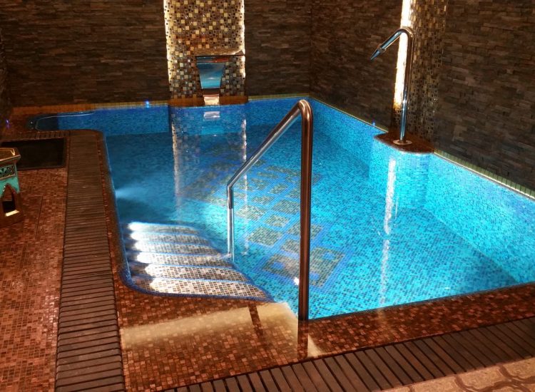 Swimming pool installation